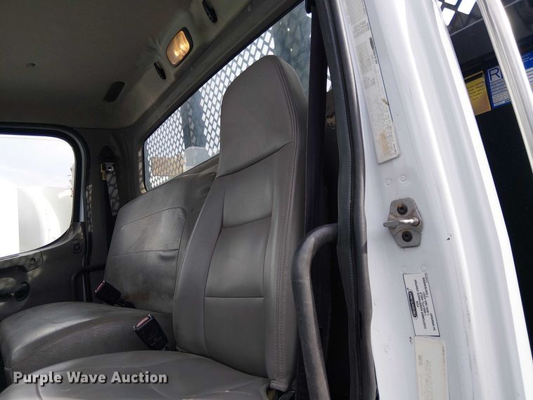 image for item EE5083 2008 Freightliner Business Class M2 flatbed truck