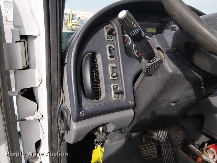 image for item EE5083 2008 Freightliner Business Class M2 flatbed truck