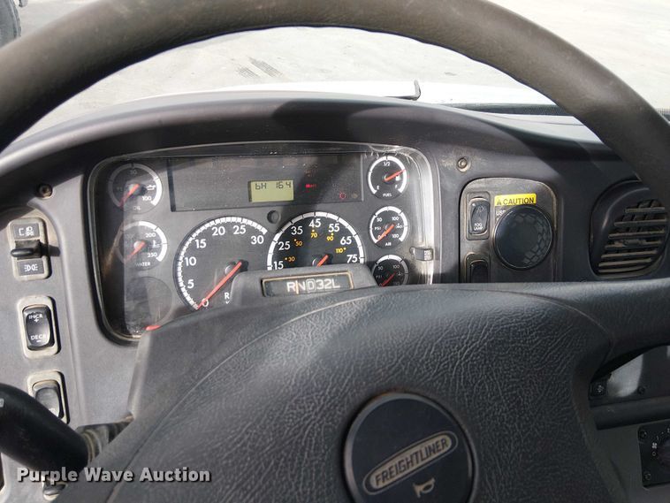 image for item EE5083 2008 Freightliner Business Class M2 flatbed truck