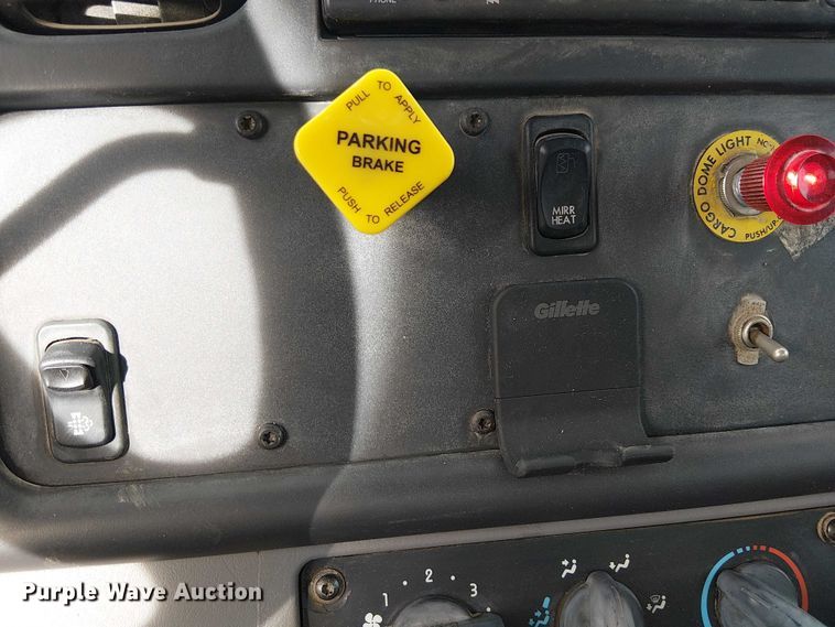 image for item EE5083 2008 Freightliner Business Class M2 flatbed truck