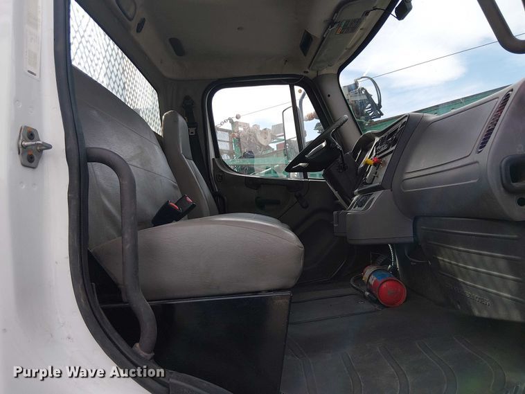 image for item EE5083 2008 Freightliner Business Class M2 flatbed truck