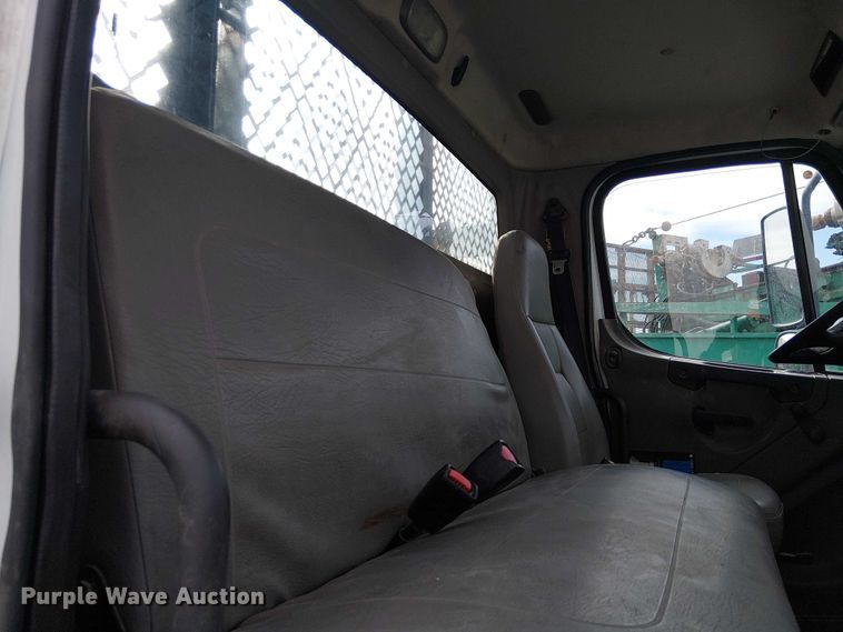 image for item EE5083 2008 Freightliner Business Class M2 flatbed truck