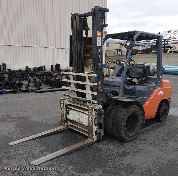 image for item EE5088 2007 Toyota 8FGU32 forklift