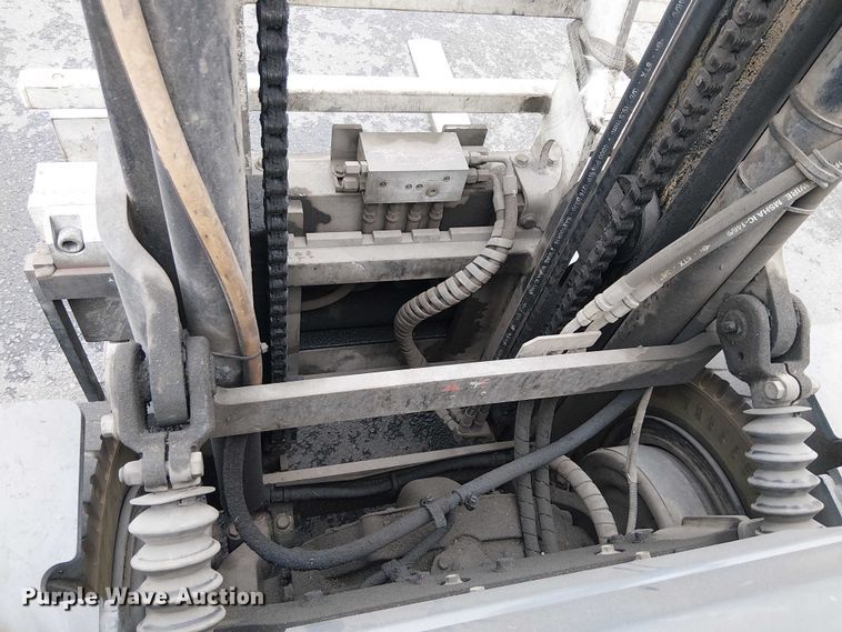 image for item EE5088 2007 Toyota 8FGU32 forklift