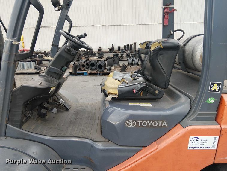 image for item EE5088 2007 Toyota 8FGU32 forklift