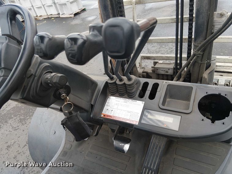 image for item EE5088 2007 Toyota 8FGU32 forklift