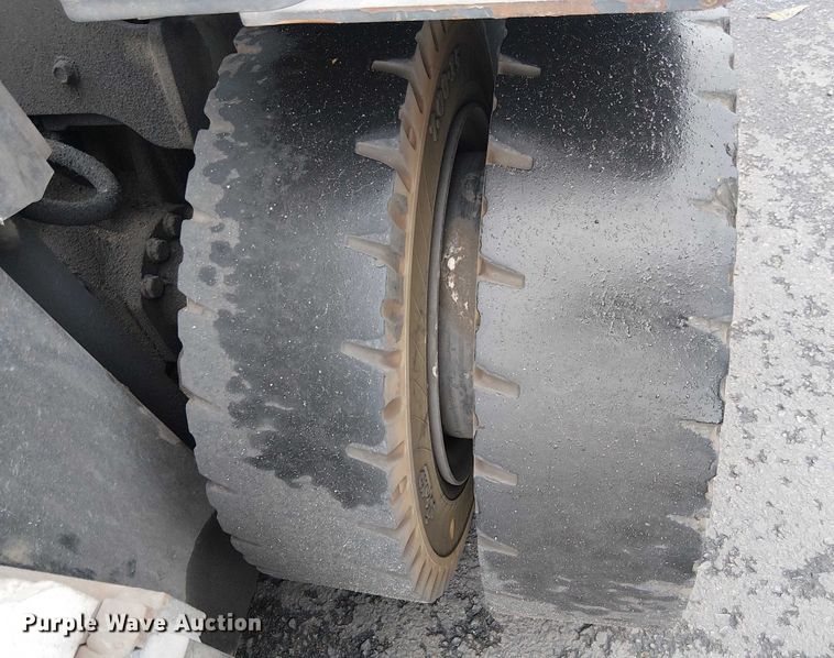 image for item EE5088 2007 Toyota 8FGU32 forklift