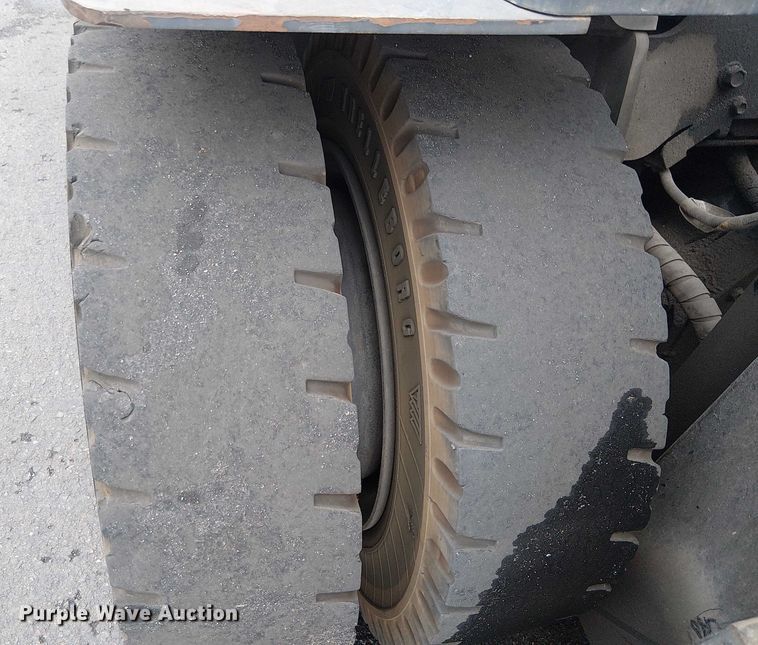 image for item EE5088 2007 Toyota 8FGU32 forklift