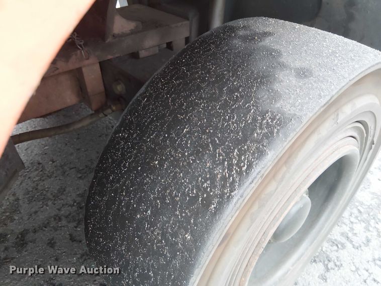 image for item EE5088 2007 Toyota 8FGU32 forklift