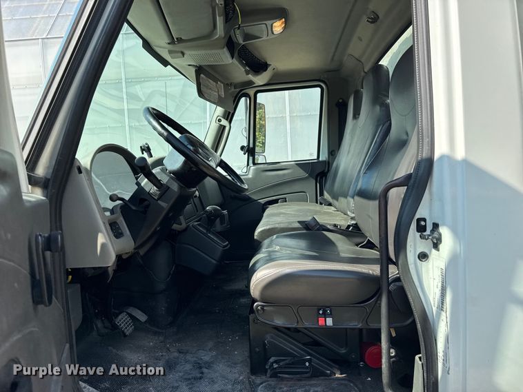 image for item EF2244 2013 International 4300 box truck