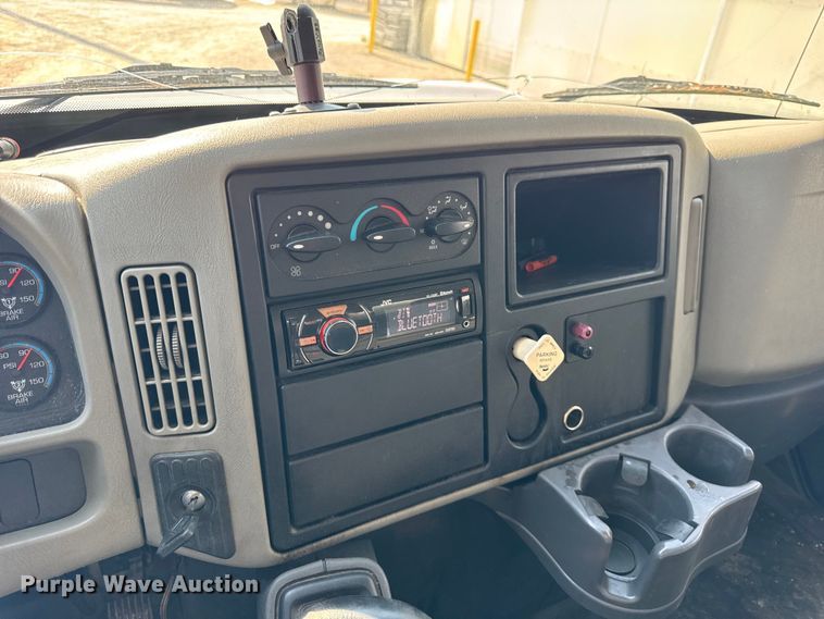 image for item EF2244 2013 International 4300 box truck