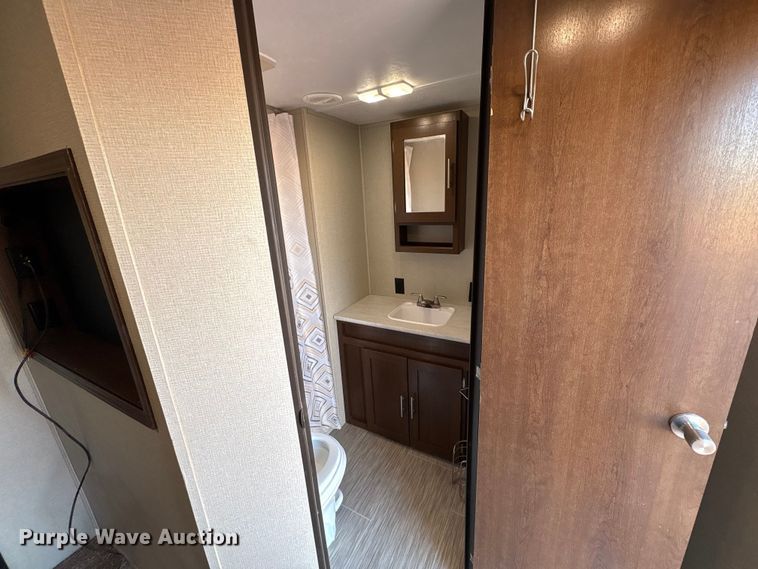 image for item EF6235 2019 Avenger Forest River camper