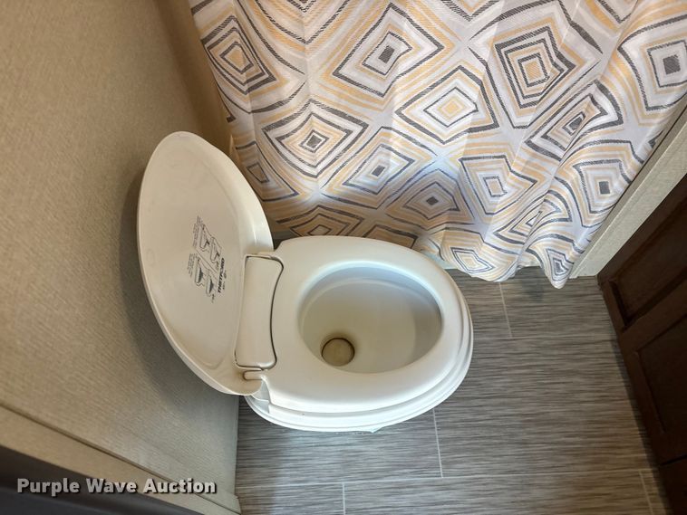 image for item EF6235 2019 Avenger Forest River camper