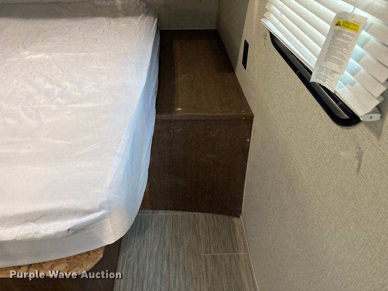 image for item EF6235 2019 Avenger Forest River camper