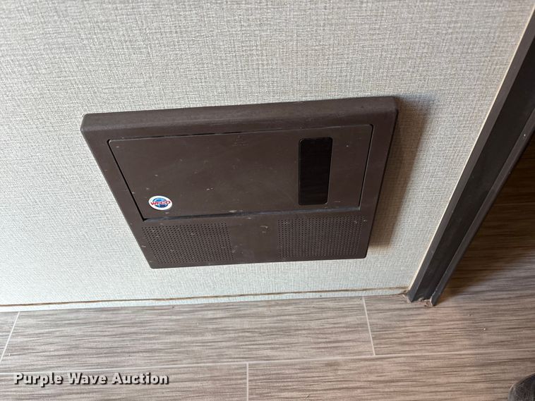 image for item EF6235 2019 Avenger Forest River camper