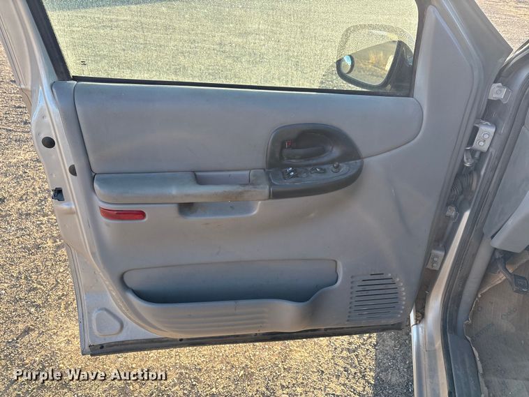 image for item EF6261 2005 Chevrolet Venture van