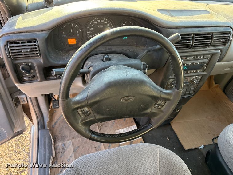 image for item EF6261 2005 Chevrolet Venture van