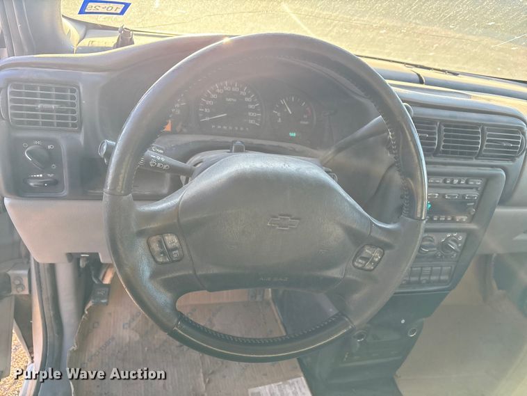 image for item EF6261 2005 Chevrolet Venture van