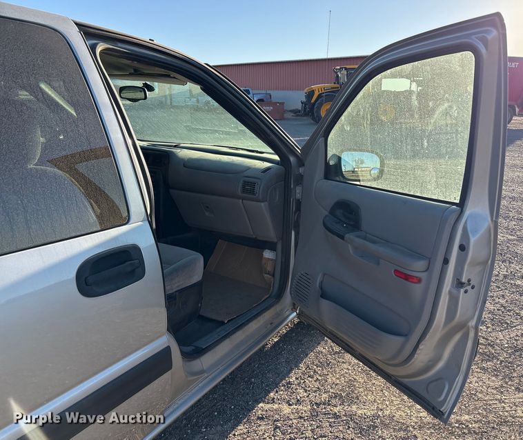 image for item EF6261 2005 Chevrolet Venture van