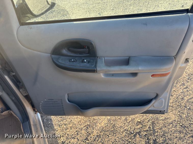 image for item EF6261 2005 Chevrolet Venture van