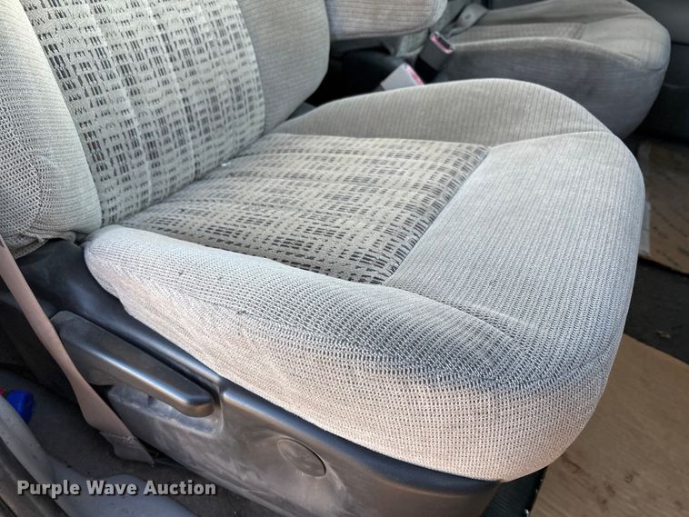 image for item EF6261 2005 Chevrolet Venture van