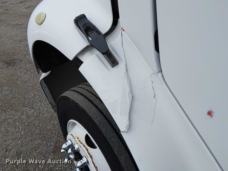 image for item EG1713 2012 Freightliner Business Class M2 box truck