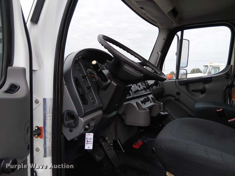 image for item EG1713 2012 Freightliner Business Class M2 box truck