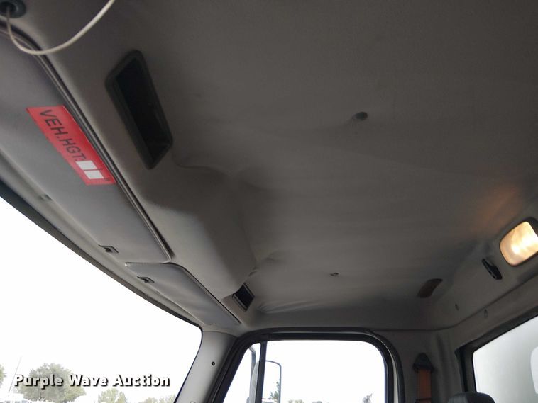 image for item EG1713 2012 Freightliner Business Class M2 box truck