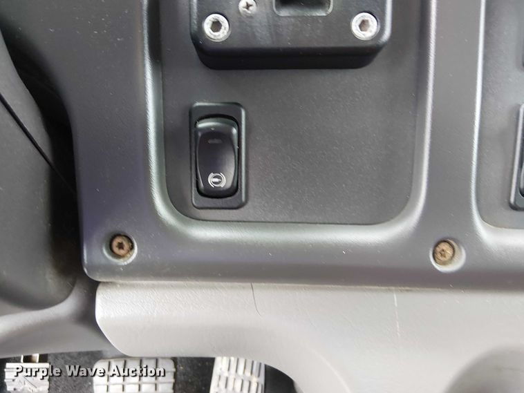 image for item EG1713 2012 Freightliner Business Class M2 box truck