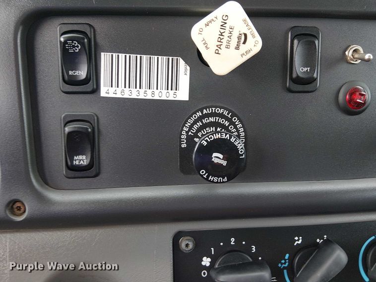 image for item EG1713 2012 Freightliner Business Class M2 box truck