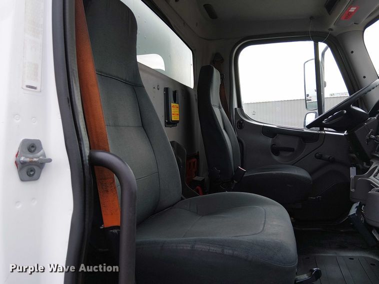 image for item EG1713 2012 Freightliner Business Class M2 box truck