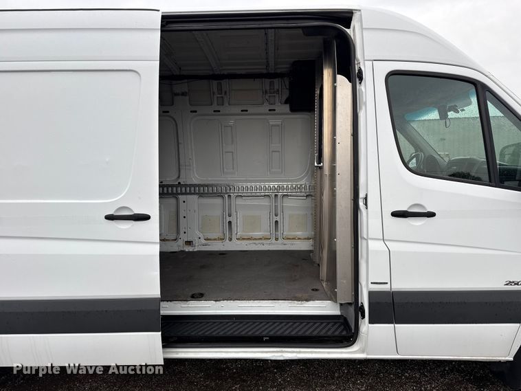 image for item EG1776 2011 Mercedes-Benz Sprinter 2500 van