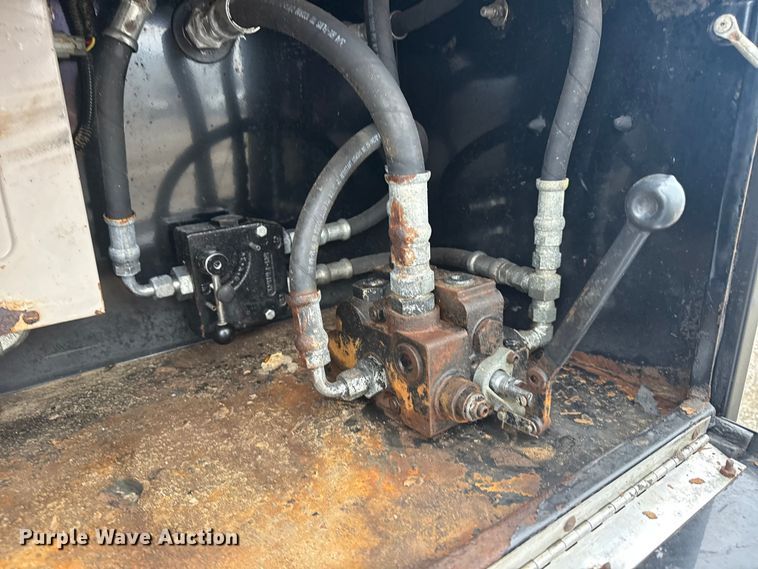 image for item EG1783 2009 GMC C4500 dump truck