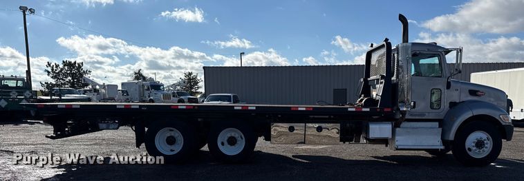 image for item EG1793 2011 Peterbilt 348 rollback truck