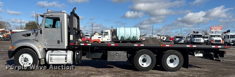 image for item EG1793 2011 Peterbilt 348 rollback truck