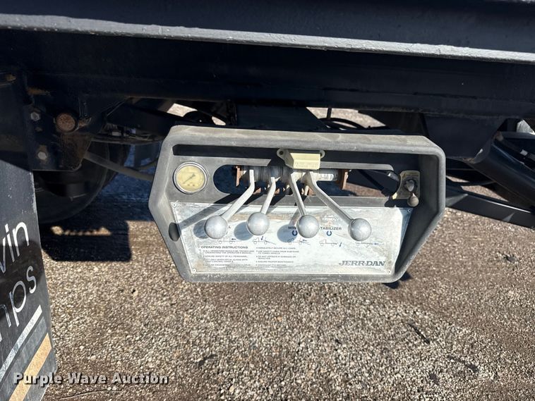 image for item EG1793 2011 Peterbilt 348 rollback truck