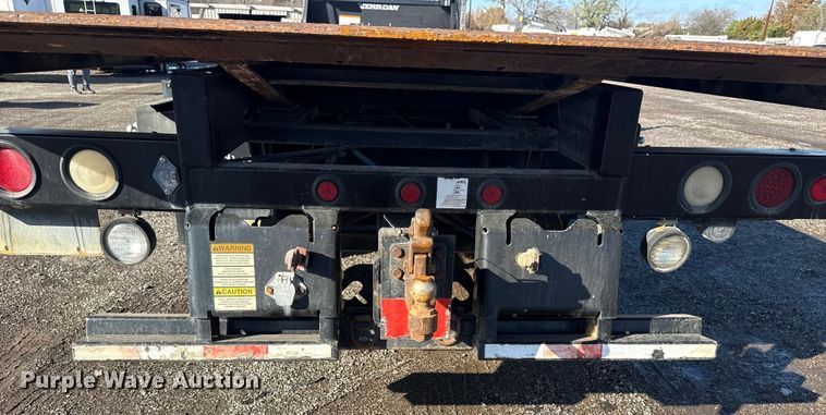 image for item EG1793 2011 Peterbilt 348 rollback truck