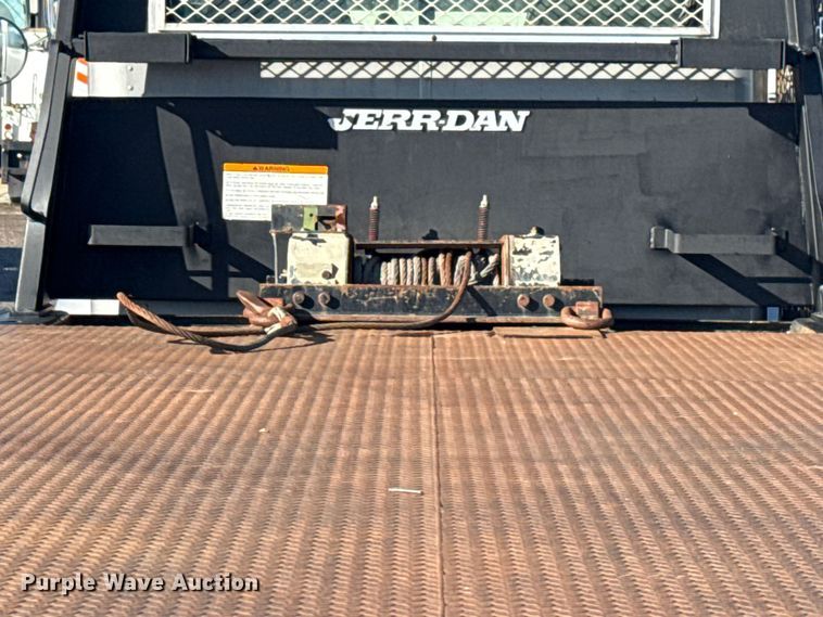 image for item EG1793 2011 Peterbilt 348 rollback truck