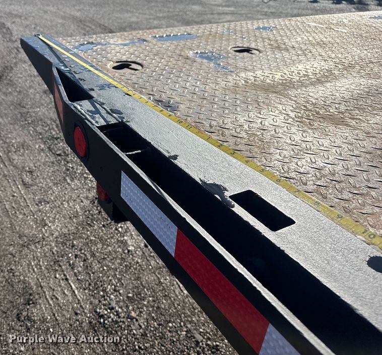 image for item EG1793 2011 Peterbilt 348 rollback truck