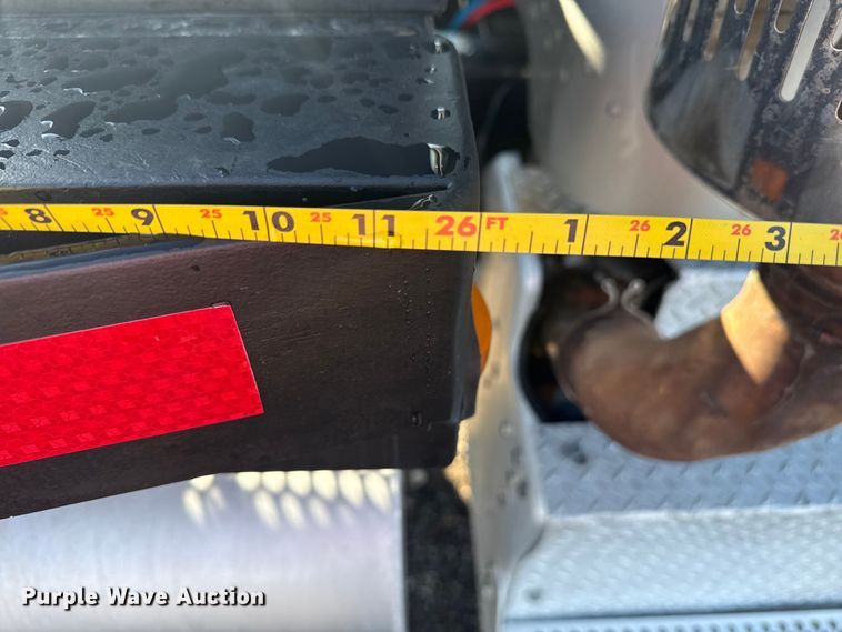 image for item EG1793 2011 Peterbilt 348 rollback truck