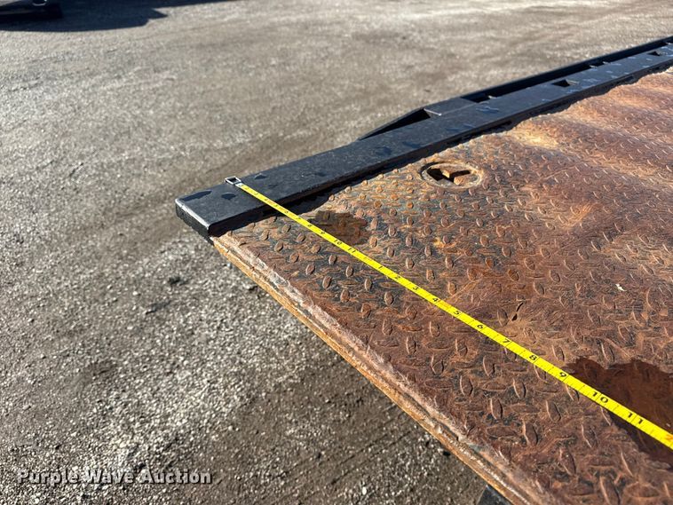 image for item EG1793 2011 Peterbilt 348 rollback truck