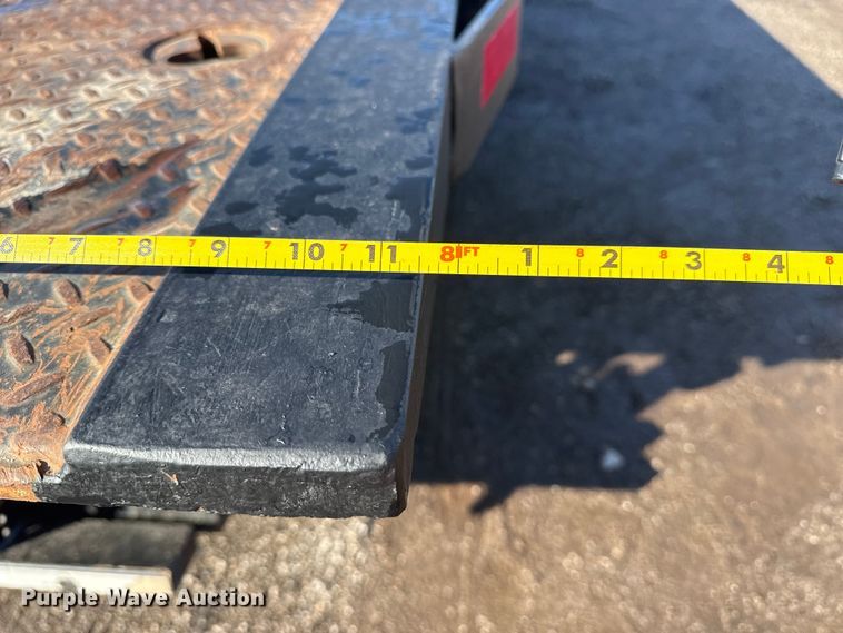 image for item EG1793 2011 Peterbilt 348 rollback truck