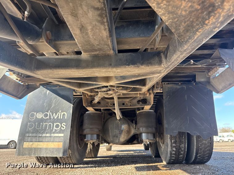 image for item EG1793 2011 Peterbilt 348 rollback truck