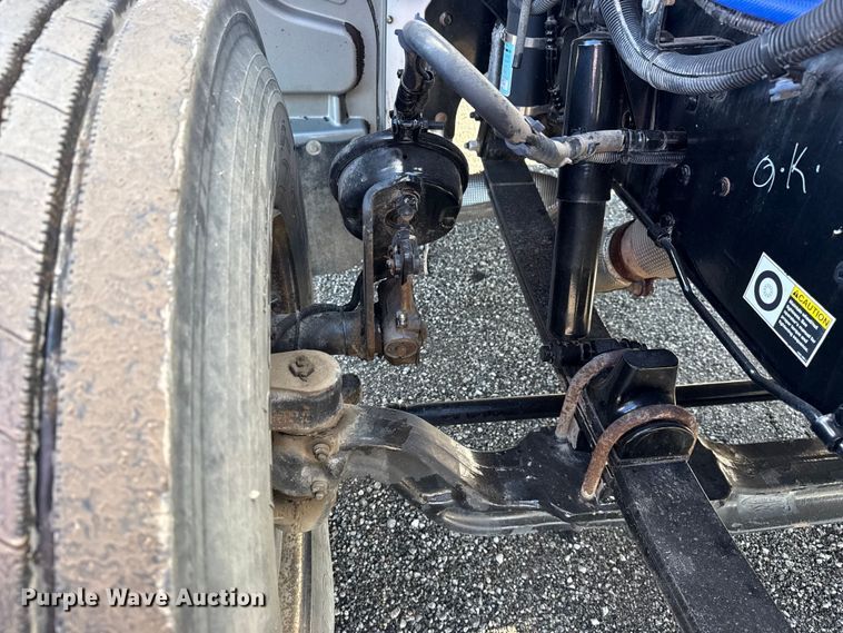 image for item EG1793 2011 Peterbilt 348 rollback truck