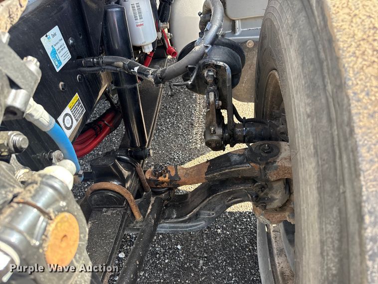 image for item EG1793 2011 Peterbilt 348 rollback truck