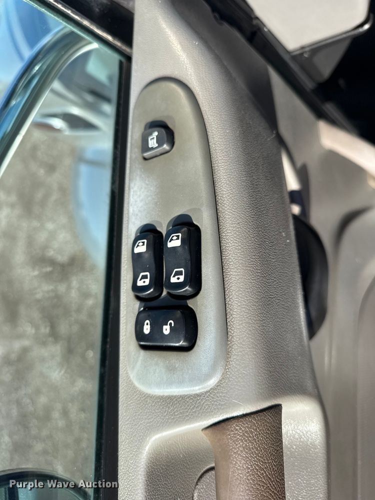 image for item EG1793 2011 Peterbilt 348 rollback truck