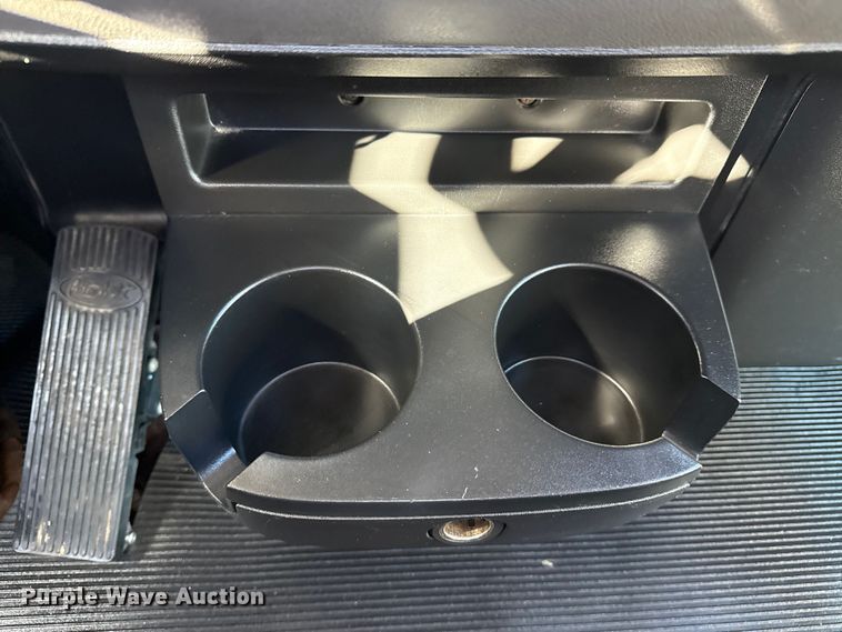 image for item EG1793 2011 Peterbilt 348 rollback truck