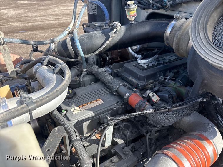 image for item EG1793 2011 Peterbilt 348 rollback truck