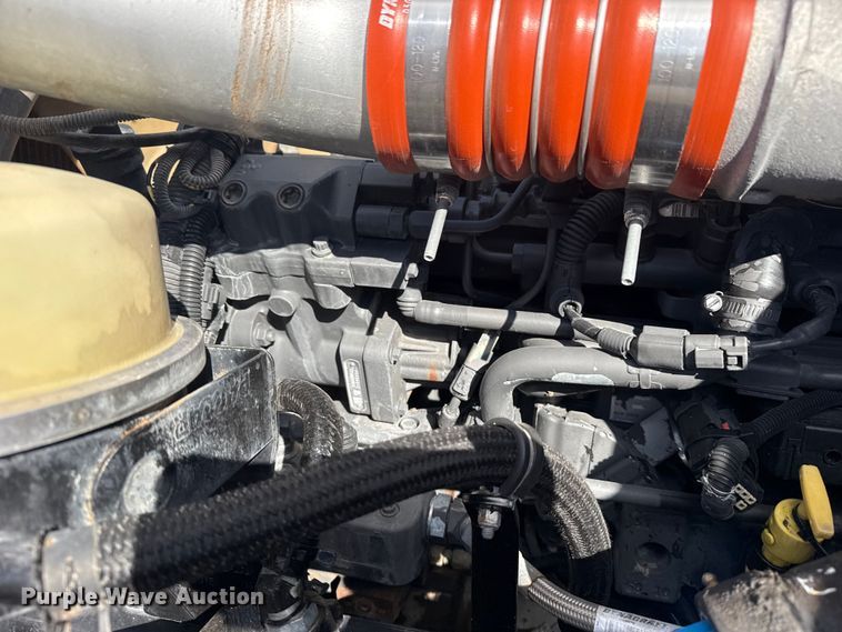 image for item EG1793 2011 Peterbilt 348 rollback truck