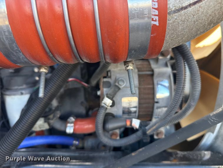 image for item EG1793 2011 Peterbilt 348 rollback truck